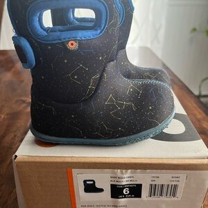 Baby bogs boot, size 6